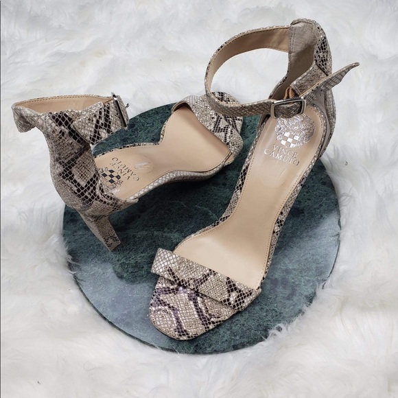 Vince Camuto neutral snakeskin heel with glimmer - Picture 4 of 5
